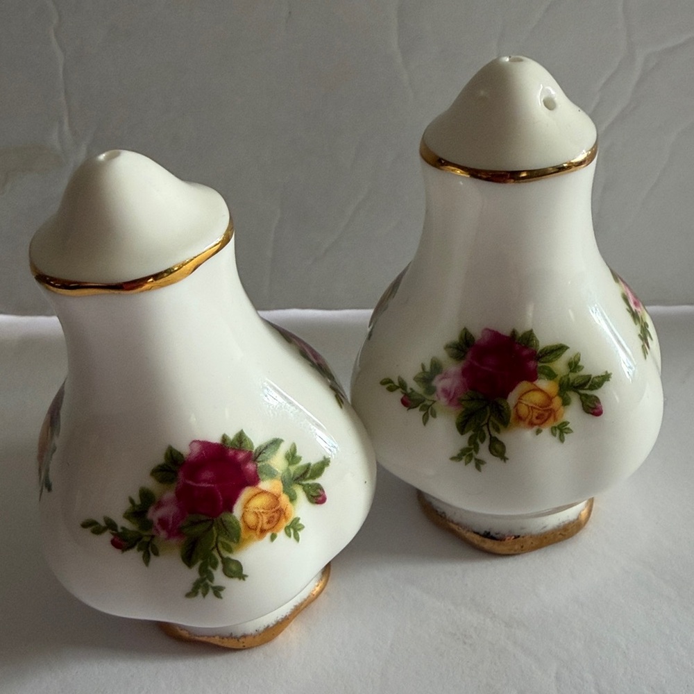 Country Roses Royal Albert Floral Salt and Pepper Shakers